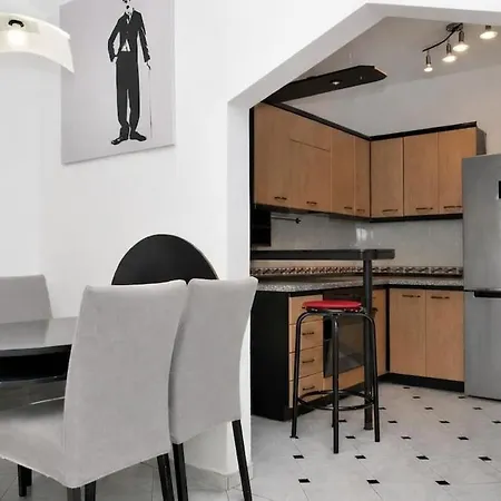 Apartamento Modern 3-room Near The Swimming Pool, 10 Minutes To The Center *