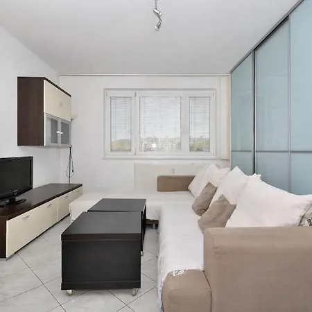 Modern 3-room Near The Swimming Pool, 10 Minutes To The Center *