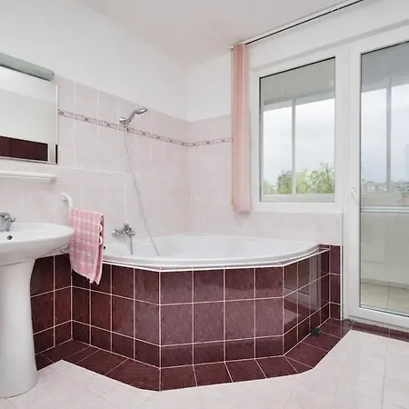 Modern 3-room Near The Swimming Pool, 10 Minutes To The Center Διαμέρισμα