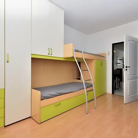 Modern 3-room Near The Swimming Pool, 10 Minutes To The Center Διαμέρισμα Μπρατισλάβα