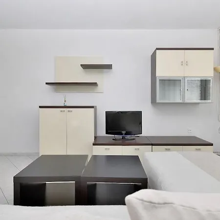 Διαμέρισμα Modern 3-room Near The Swimming Pool, 10 Minutes To The Center